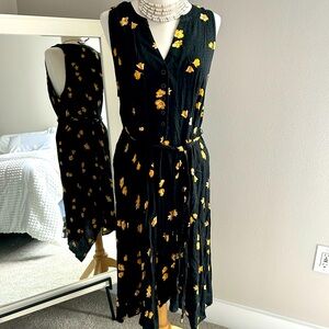 Knox Rose Black & Yellow Floral sleeveless dress with tie waist. NWT size Large